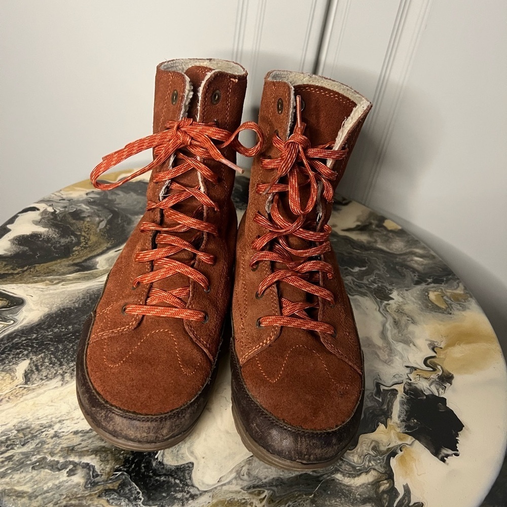 Patagonia Activist Waterproof Rusted Iron Suede Boots 6.5 - Picture 3 of 10